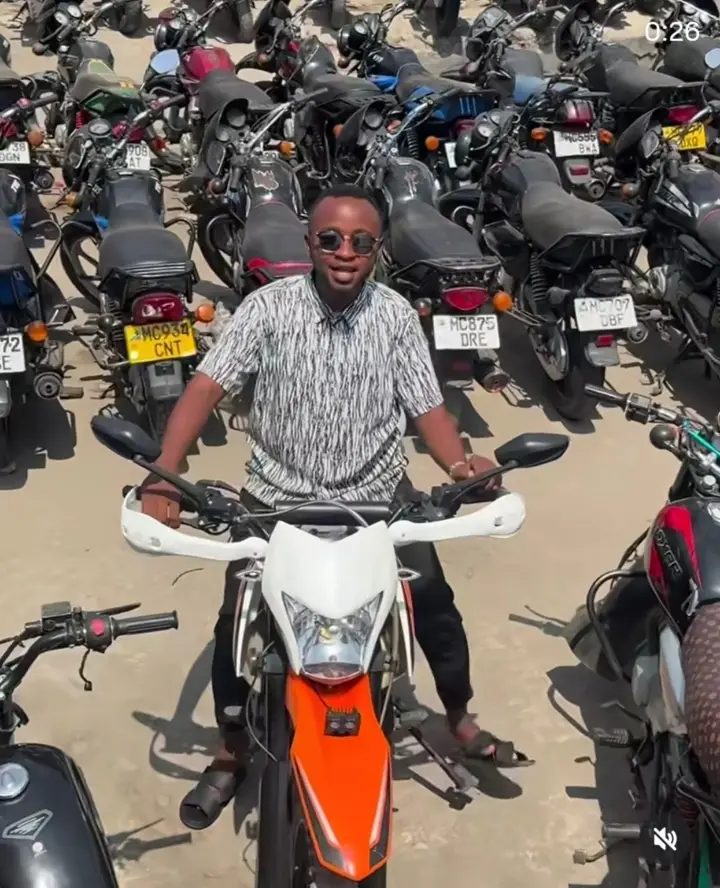 Yadi ya Bingwa wa Pikipiki Used yenye pikipiki nyingi